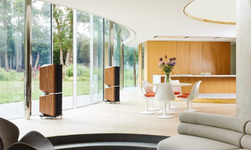 RS290_Kudos_Titan-808_lifestyle_3